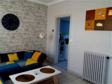 Roomlala | Roommate 200 M From The Campus And 50 M From The Train Station