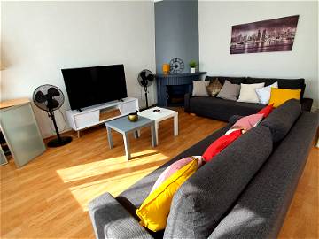Roomlala | Roommate 3 People In Bright Apartment Of 101m²