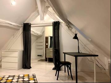Roomlala | Roommate Adults Standing - House Near Roissy CDG - (S)