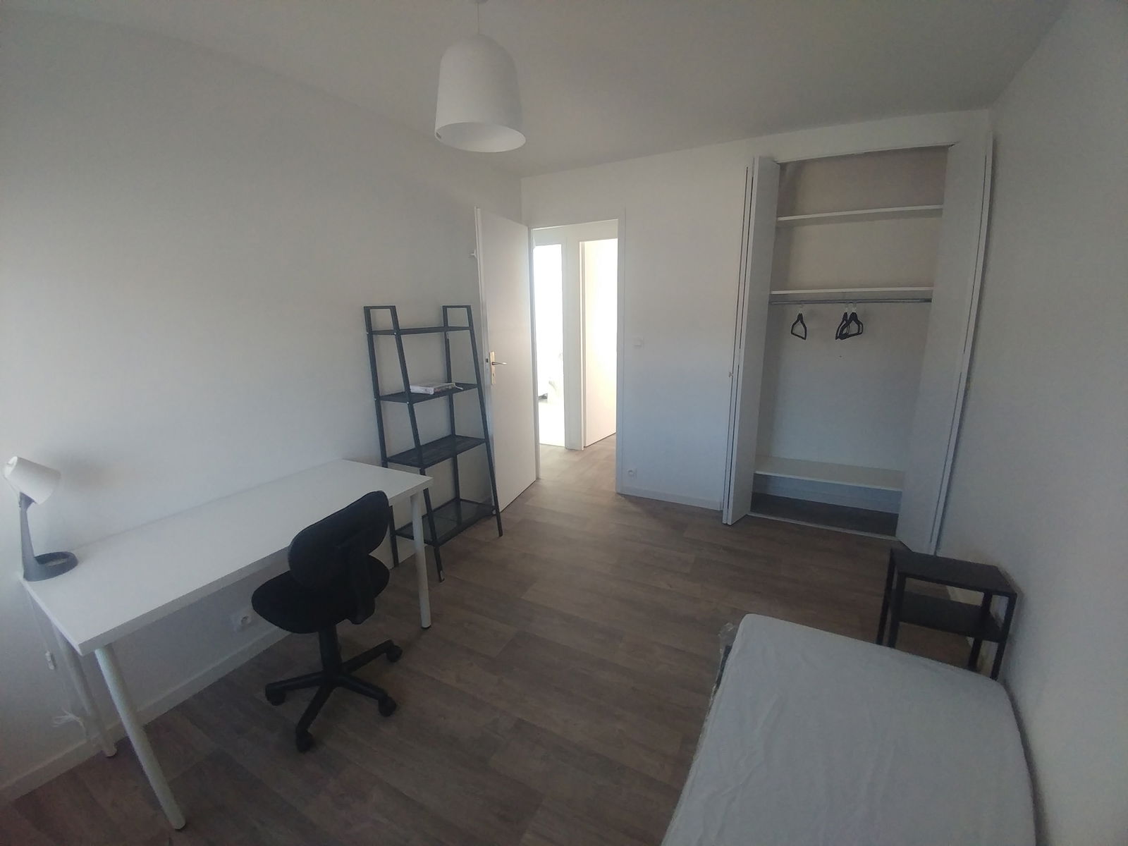 Colocation Stains 246454