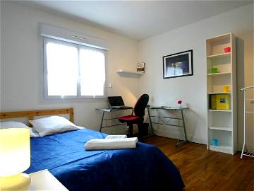 Roomlala | Roommate Next To Neoma Fac Droit/Letters/Sceseco 3 Sdb