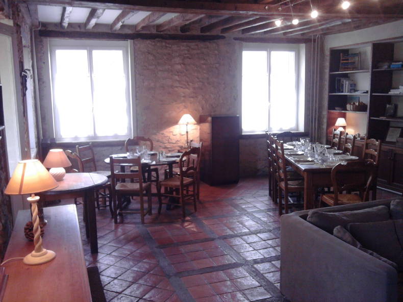 Homestay Civry-la-Forêt 90091-3