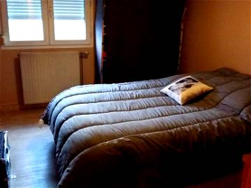 Roomlala | Rooms In Peaceful Apartment And Near The Tramway