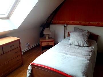 Roomlala | Rotes Schlafzimmer, 1 Schlafplätze, kostenloser Kaffee oder Tee