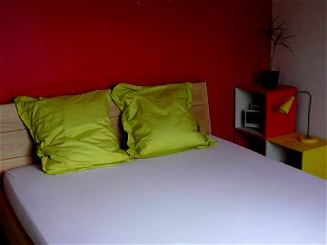 Roomlala | Ruhiges Und Farbenfrohes Zimmer Zu Vermieten