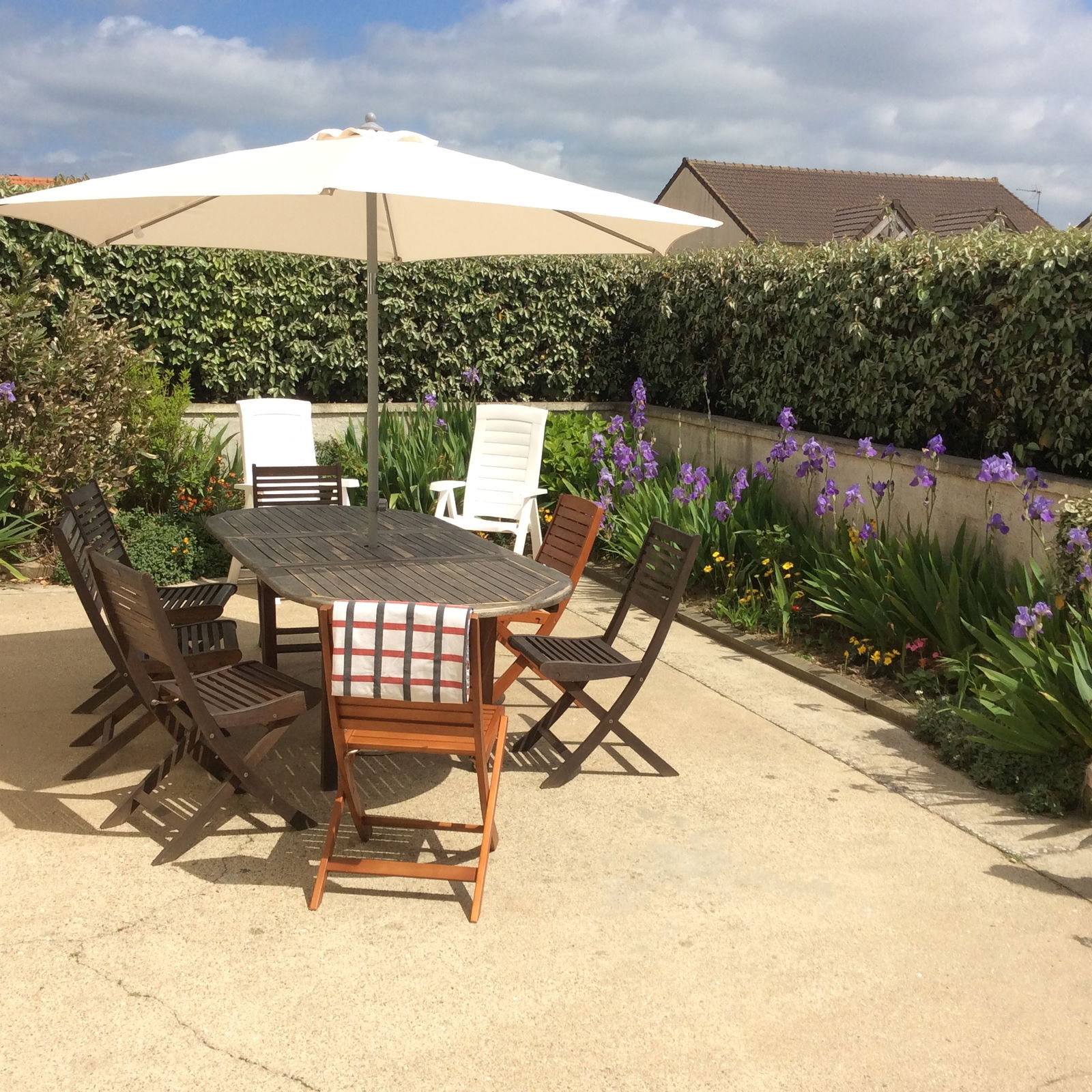 Onafhankelijke Studio Surtainville 152023