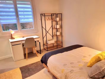 Roomlala | Rum att hyra - 4 sovrum delad lägenhet