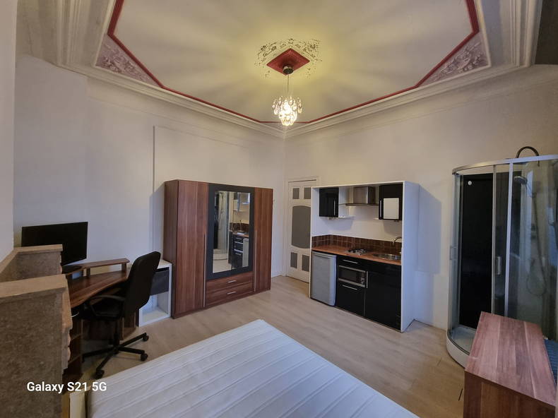 Entire Home Arlon 305923-3