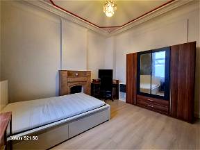 S35.02 Furnished Studio with shower & private kitchen