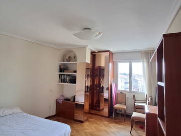 Roomlala | Sangüesa, room with private bathroom in a spacious and bright apartment