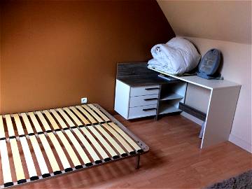 Roomlala | Schlafzimmer Mit Doppelbett Im Obergeschoss Für Eine Person