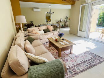 Entire home for rent in Maubec - photo 1 : Other room-1