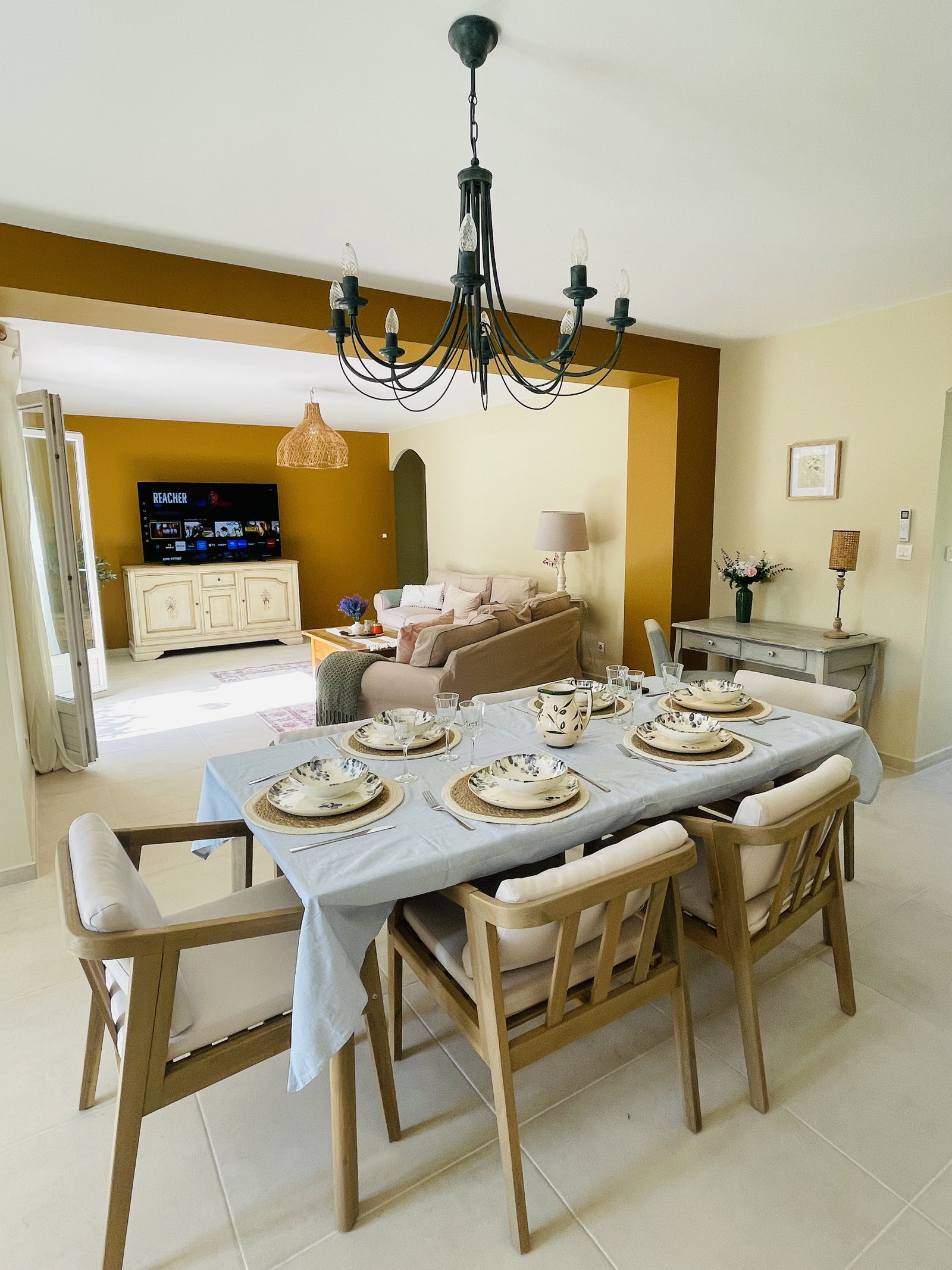 Entire Home Maubec 677148