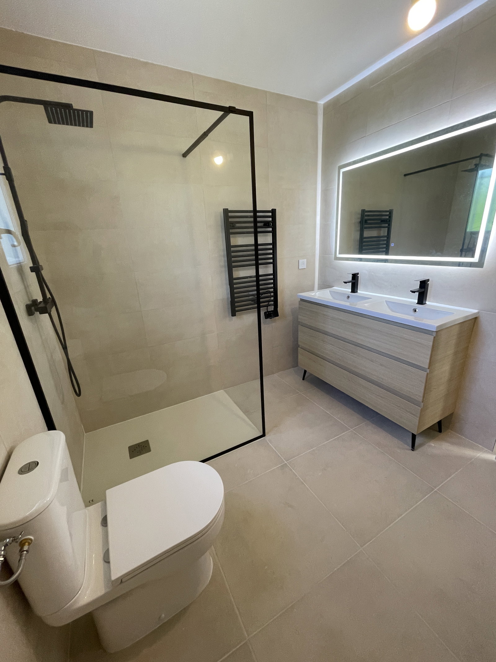 Entire Home Maubec 677148