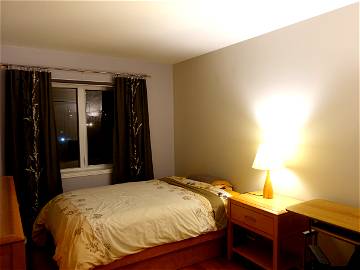 Roomlala | Seeking Roommate; Room For Rent Near McGill University, ETS,