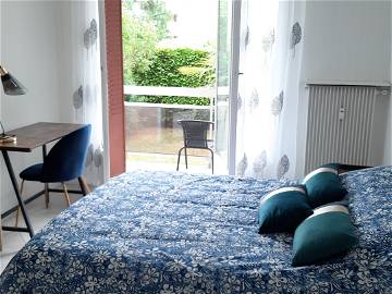 Roomlala | Sehr Großes Zimmer Mit Balkon In Der Nähe Von Genf