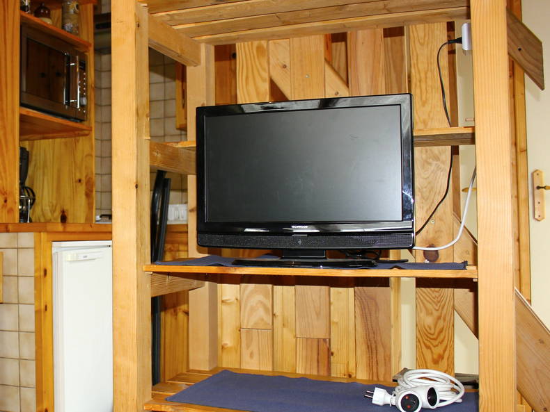 Colocation Poses 141065-3