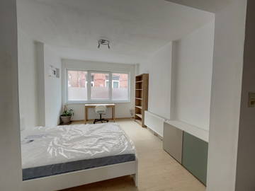 Roomlala | SHARED FURNISHED APARTMENT 2 x 3 bedrooms in the same building