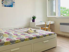GEMEINSAMES Individuelles Privates Möbliertes Zimmer