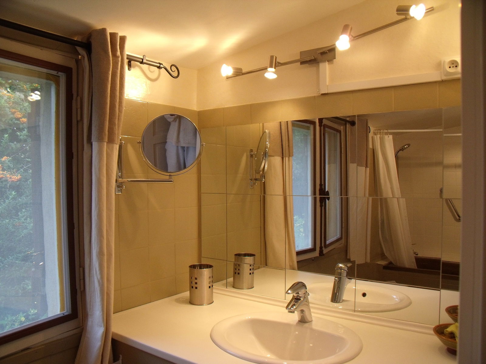 Colocation Collias 158143