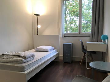 Roomlala | Shared room in the city center RER A Nanterre Ville