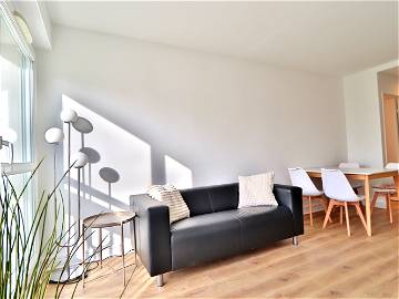 Roomlala | Shared Rooms In A 62m2 Furnished Apartment