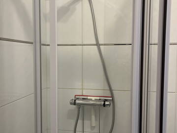 Chambre chez l'habitant à louer à Vichy - photo 7 : salle de bain-7