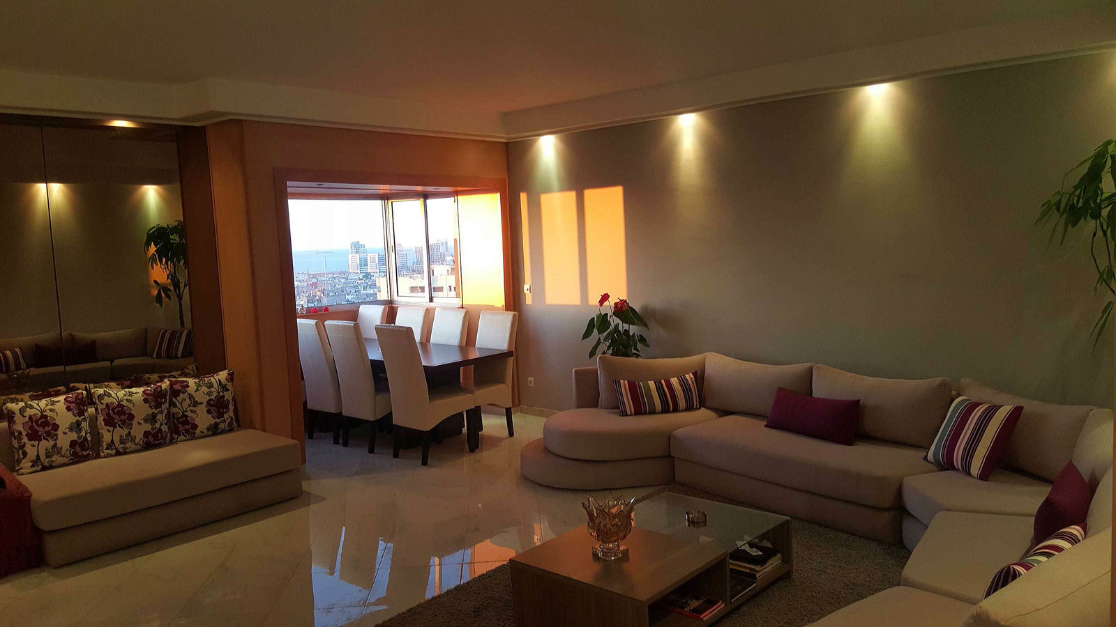Independent Studio Casablanca 148784