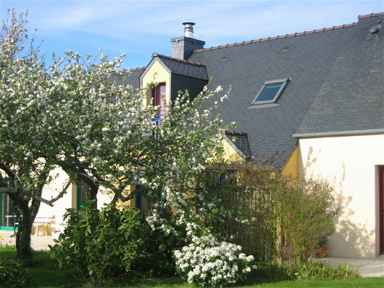 Homestay Brélès 74103