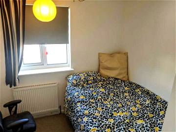 Roomlala | Small Double Room Furnished - Live-in-landlord