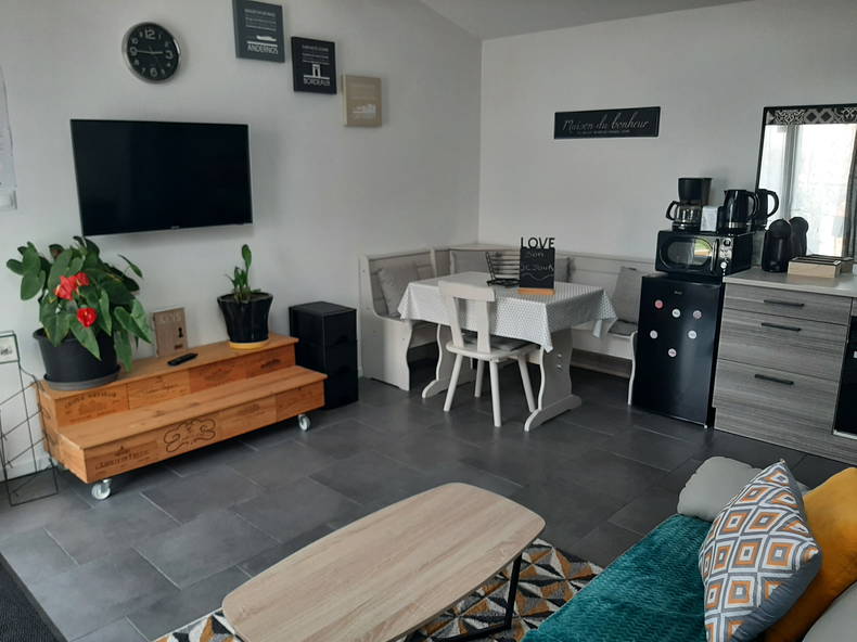 Entire Home Beychac-et-Caillau 247162-4