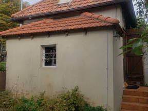 Petite Maisonnette Indépendante Et Meublée