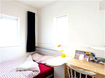 Roomlala | Small, Light Room To Rent In Quiet House