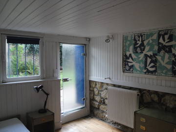 Roomlala | Small Studio for Rent Near Paris