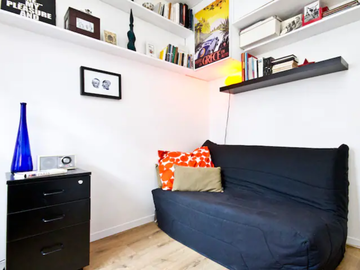 Roomlala | Small Studio - Metro Jules Joffrin Line 12 - Montmartre