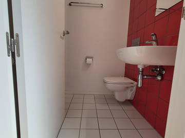 Logement entier à louer à Meyrin - photo 7 : salle de bain-7