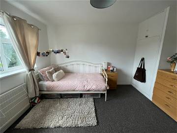 Roomlala | Southwell,  furnished , large single room