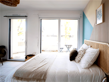 Roomlala | Spacious 15 M² Room For Rent Near Lyon - LYO41