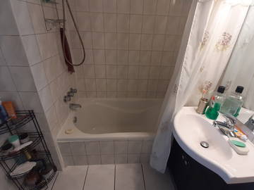 Logement entier à louer à Côte Saint-Luc - photo 5 : salle de bain-5