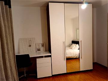 Roomlala | SPACIOUS AND BRIGHT BEDROOM TO RENT WITH PRIVATE BATHROOM
