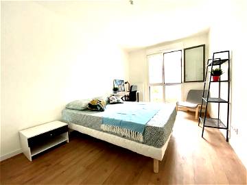 Roomlala | Spacious And Bright Room – 15m² - CL8
