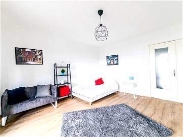 Roomlala | Spacious And Bright Room - 18m² - ST50