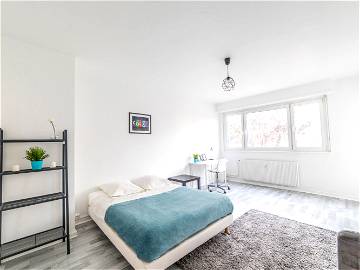 Roomlala | Spacious And Bright Room - 20m² - ST21