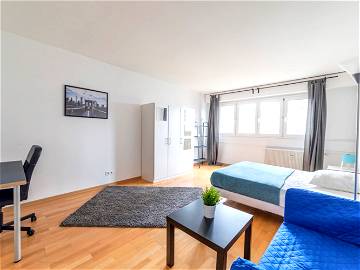 Roomlala | Spacious And Bright Room – 22m² - ST65