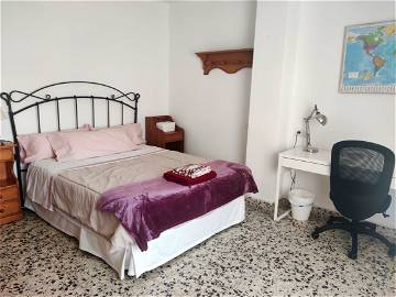 Roomlala | Spacious And Central Room For Rent In Palma
