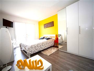 Roomlala | Spacious And Warm Room – 13m² - ST3