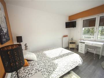 Roomlala | Spacious And Warm Room – 16m² - ST2