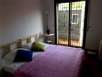 Roomlala | Spacious Bedroom In Luxury Apartment 