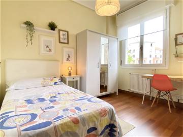 Roomlala | Spacious Bright Room