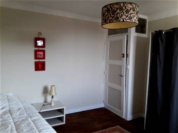 Roomlala | Spacious Furnished Room